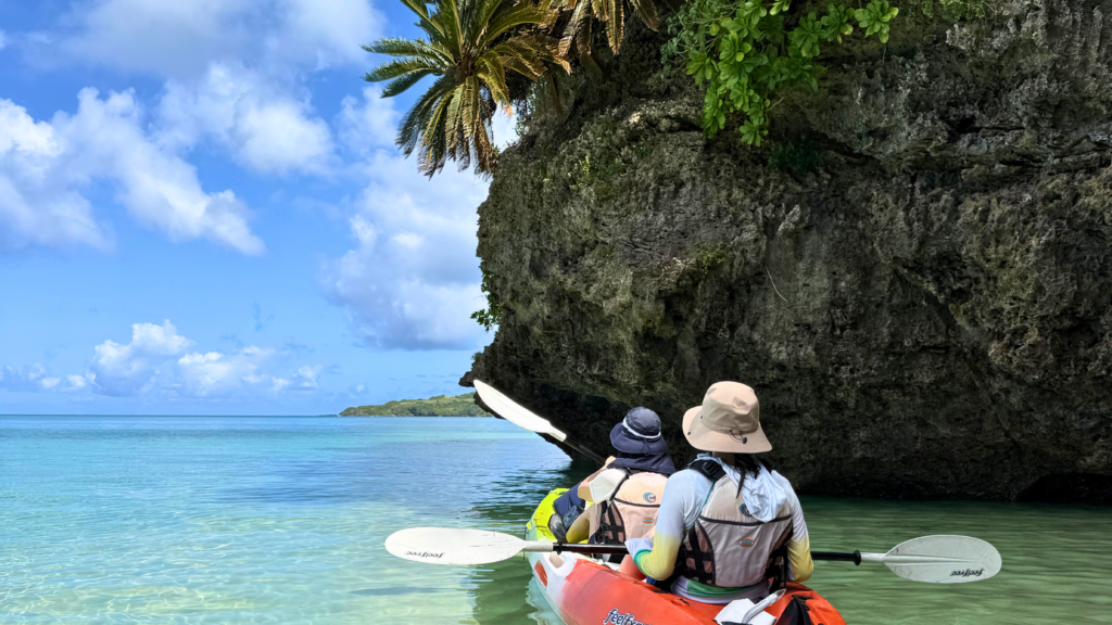 石垣島北部・岩場と透明な海で
カヤックを楽しむゲスト