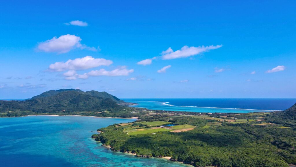 石垣島北部・平久保半島の青い海と豊かな自然の空撮写真
