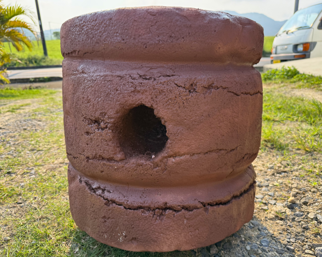 石垣島の漂着ゴミから作ったアカショウビン用の手作り巣箱